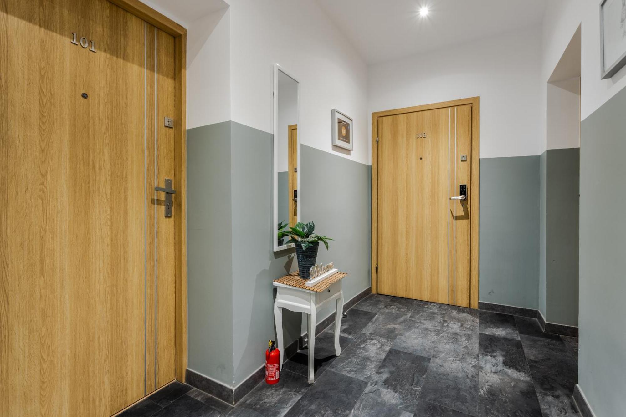 Functional And Comfortable Very Berry Studios In Poznan By Noclegi Renters Poznań Exterior foto